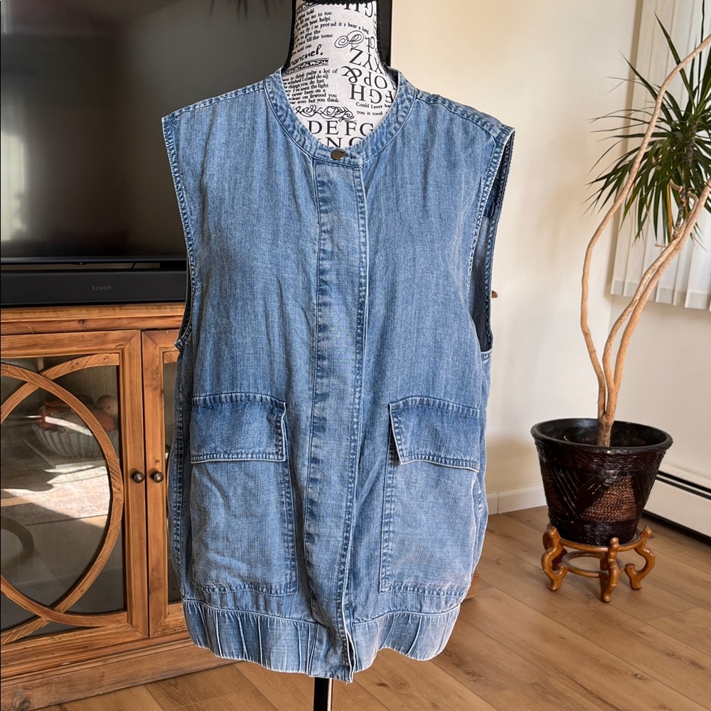 New Splendid brand from Bloomingdale’s Chase Indigo Denim Vest with snap closure